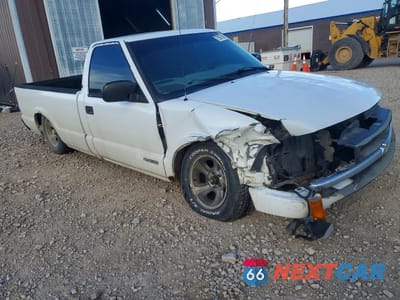 Czwarte zdjęcie samochodu z boku: 1999 CHEVROLET S TRUCK S10 VIN:1GCCS1443X8192228 - miniatura