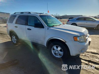 Czwarte zdjęcie samochodu z boku: 2010 FORD ESCAPE XLT VIN:1FMCU9DG6AKD24150 - miniatura