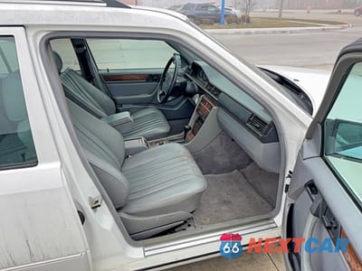 Piąte zdjęcie samochodu w środku: 1995 MERCEDES-BENZ E 320 VIN:WDBEA92E2SF296279 - miniatura