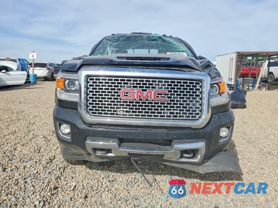 Piąte zdjęcie samochodu w środku: 2017 GMC SIERRA K2500 DENALI VIN:1GT12UEY0HF190492 - miniatura