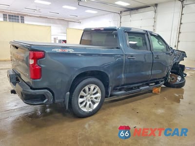 Trzecie zdjęcie samochodu z tyłu: 2019 CHEVROLET SILVERADO K1500 CUSTOM VIN:1GCUYBEF4KZ257342 - miniatura