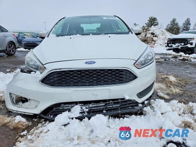 Piąte zdjęcie samochodu w środku: 2016 FORD FOCUS SE VIN:1FADP3F20GL265779 - miniatura