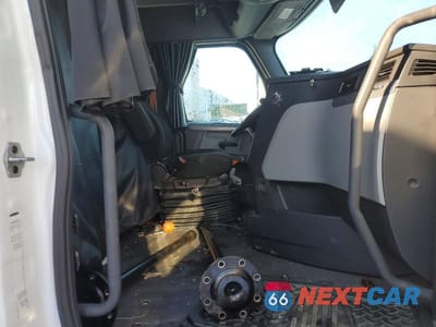 Piąte zdjęcie samochodu w środku: 2020 FREIGHTLINER CASCADIA 1 - SEMI TRUCK VIN:3AKJHHDR7LSLR2480 - miniatura