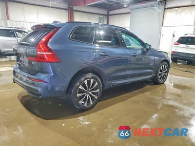 Trzecie zdjęcie samochodu z tyłu: 2024 VOLVO XC60 PLUS VIN:YV4L12RL7R1879777 - miniatura