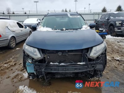 Piąte zdjęcie samochodu w środku: 2016 NISSAN ROGUE S VIN:KNMAT2MV9GP628590 - miniatura