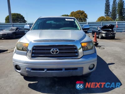 Piąte zdjęcie samochodu w środku: 2008 TOYOTA TUNDRA CREWMAX LIMITED VIN:5TFEV58148X044717 - miniatura