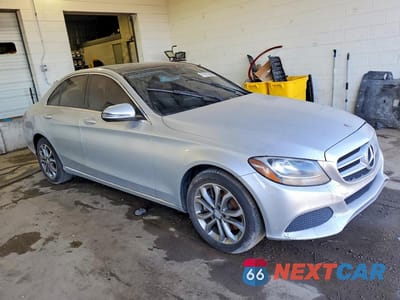 Czwarte zdjęcie samochodu z boku: 2016 MERCEDES-BENZ C 300 4MATIC VIN:55SWF4KB7GU120080 - miniatura