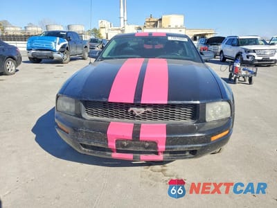 Piąte zdjęcie samochodu w środku: 2008 FORD MUSTANG VIN:1ZVHT80N385129351 - miniatura