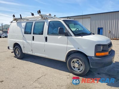 Czwarte zdjęcie samochodu z boku: 2013 CHEVROLET EXPRESS 2500 CARGO UTILITY / SERVICE VAN VIN:1GCWGFCB2D1902493 - miniatura