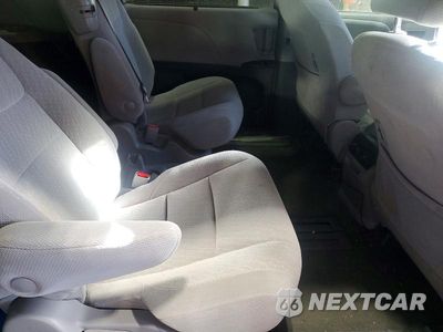 Zdjęcie 10 z 11 samochodu: 2018 TOYOTA SIENNA LE VIN:5TDKZ3DC7JS915558 - miniatura