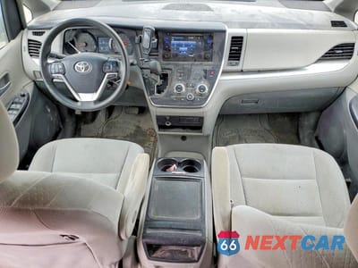 Zdjęcie 8 z 14 samochodu: 2017 TOYOTA SIENNA LE VIN:5TDKZ3DC9HS802947 - miniatura