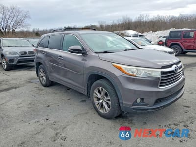 Czwarte zdjęcie samochodu z boku: 2016 TOYOTA HIGHLANDER LE VIN:5TDBKRFH8GS254695 - miniatura