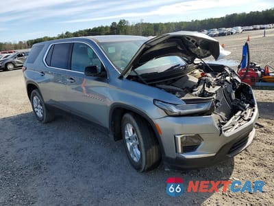 Czwarte zdjęcie samochodu z boku: 2023 CHEVROLET TRAVERSE LS VIN:1GNERFKW2PJ138649 - miniatura