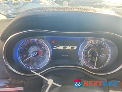 Zdjęcie 9 z 13 samochodu: 2016 CHRYSLER 300C VIN:2C3CCAKG9GH351309 - miniatura