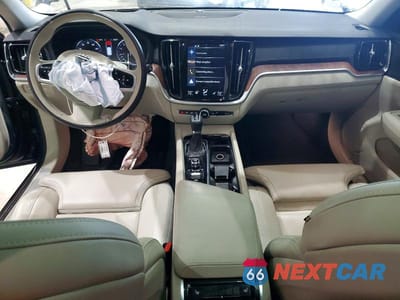 Zdjęcie 8 z 11 samochodu: 2020 VOLVO V60 CROSS COUNTRY T5 MOMENTUM VIN:YV4102WK1L1048787 - miniatura