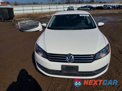 Piąte zdjęcie samochodu w środku: 2013 VOLKSWAGEN PASSAT S VIN:1VWAP7A33DC005132 - miniatura