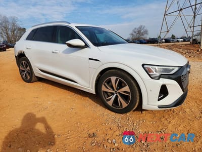 Czwarte zdjęcie samochodu z boku: 2024 AUDI Q8 E-TRON PREMIUM PLUS VIN:WA15AAGE9RB025761 - miniatura