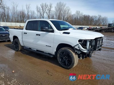 Czwarte zdjęcie samochodu z boku: 2023 RAM 1500 BIG HORN VIN:1C6RRFFG7PN517725 - miniatura