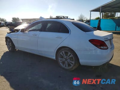Drugie zdjęcie samochodu z przodu: 2015 MERCEDES-BENZ C 300 VIN:55SWF4JB3FU095114 - miniatura