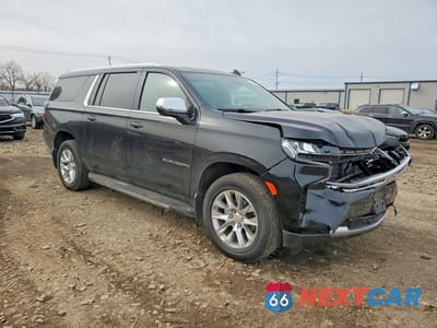 Czwarte zdjęcie samochodu z boku: 2023 CHEVROLET SUBURBAN K1500 PREMIER VIN:1GNSKFKD5PR429315 - miniatura