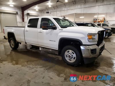 Czwarte zdjęcie samochodu z boku: 2018 GMC SIERRA K2500 SLE VIN:1GT12SEG7JF216751 - miniatura