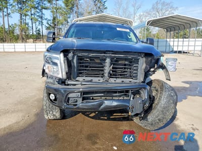 Piąte zdjęcie samochodu w środku: 2019 NISSAN TITAN PRO-4X VIN:1N6AA1E50KN529950 - miniatura