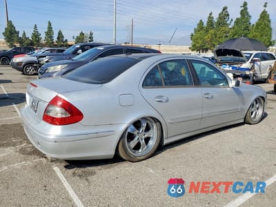 Trzecie zdjęcie samochodu z tyłu: 2007 MERCEDES-BENZ E 550 VIN:WDBUF72X87B021999 - miniatura