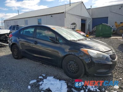 Czwarte zdjęcie samochodu z boku: 2015 KIA FORTE LX VIN:KNAFX4A62F5340873 - miniatura