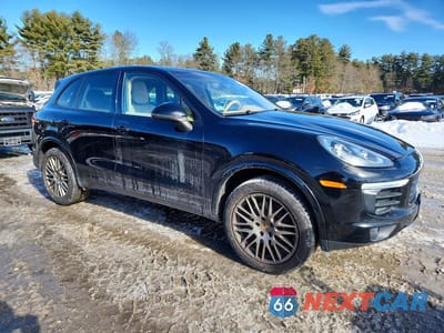 Czwarte zdjęcie samochodu z boku: 2017 PORSCHE CAYENNE VIN:WP1AA2A24HKA85940 - miniatura