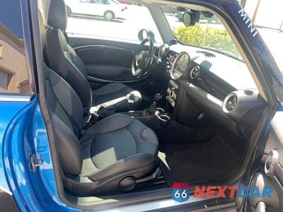Piąte zdjęcie samochodu w środku: 2010 MINI COOPER S VIN:WMWMF7C52ATZ69697 - miniatura