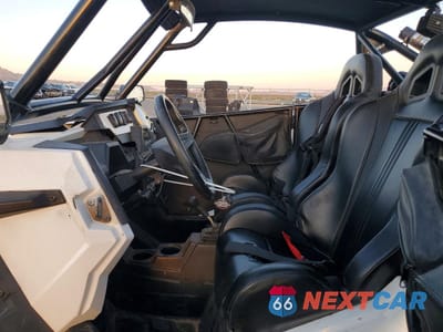 Piąte zdjęcie samochodu w środku: 2015 POLARIS RZR XP 100 UTILITY VEHICLE VIN:4XAVDE992FB961437 - miniatura