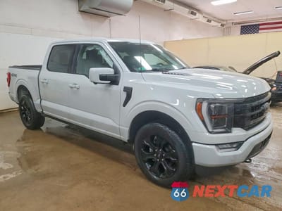 Czwarte zdjęcie samochodu z boku: 2023 FORD F150 SUPERCREW VIN:1FTFW1E84PFA35905 - miniatura