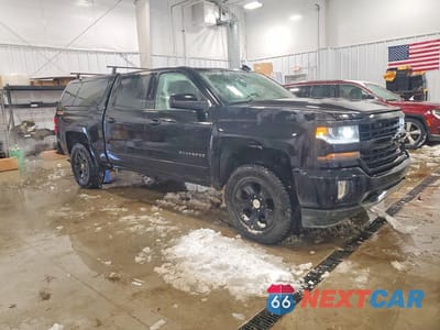 Czwarte zdjęcie samochodu z boku: 2017 CHEVROLET SILVERADO K1500 LT VIN:3GCUKREC2HG103270 - miniatura