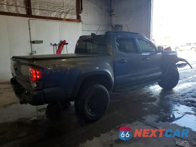 Trzecie zdjęcie samochodu z tyłu: 2022 TOYOTA TACOMA VIN:3TYCZ5AN7NT064880 - miniatura