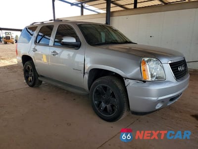 Czwarte zdjęcie samochodu z boku: 2014 GMC YUKON SLE VIN:1GKS1AE04ER109704 - miniatura