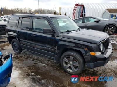 Czwarte zdjęcie samochodu z boku: 2015 JEEP PATRIOT LATITUDE VIN:1C4NJPFA8FD400207 - miniatura