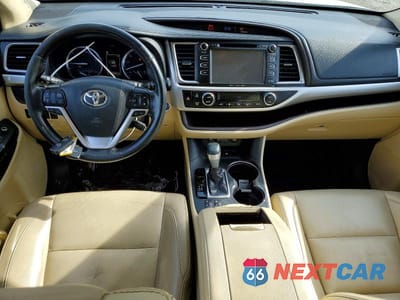 Zdjęcie 8 z 13 samochodu: 2019 TOYOTA HIGHLANDER HYBRID VIN:5TDJGRFH6KS054551 - miniatura