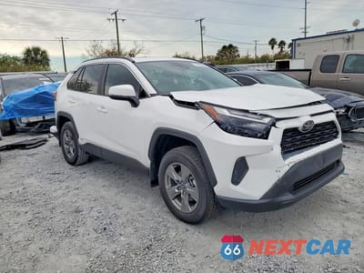 Czwarte zdjęcie samochodu z boku: 2025 TOYOTA RAV4 XLE VIN:4T3RWRFVXSU213520 - miniatura