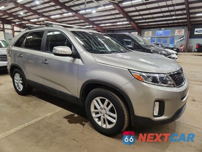 Czwarte zdjęcie samochodu z boku: 2015 KIA SORENTO LX VIN:5XYKTCA6XFG651532 - miniatura