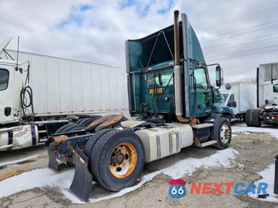 Czwarte zdjęcie samochodu z boku: 2016 MACK CXU613 SEMI TRUCK VIN:1M1AW01X5GM008564 - miniatura