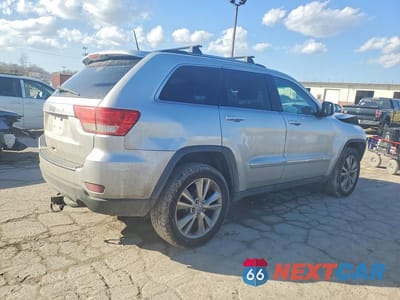 Trzecie zdjęcie samochodu z tyłu: 2013 JEEP GRAND CHEROKEE LAREDO VIN:1C4RJFAG6DC561052 - miniatura