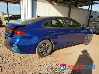 Trzecie zdjęcie samochodu z tyłu: 2023 KIA FORTE LXS VIN:3KPF24AD9PE693178 - miniatura