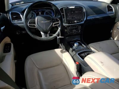 Zdjęcie 8 z 11 samochodu: 2017 CHRYSLER 300 LIMITED VIN:2C3CCARGXHH521913 - miniatura