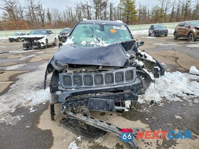 Piąte zdjęcie samochodu w środku: 2019 JEEP COMPASS LATITUDE VIN:3C4NJDBB8KT648636 - miniatura