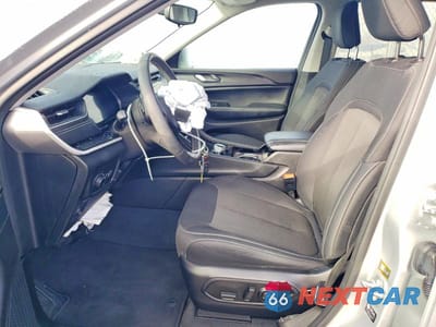 Zdjęcie 7 z 13 samochodu: 2023 JEEP GRAND CHEROKEE L LAREDO VIN:1C4RJKAG0P8809814 - miniatura