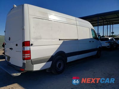 Trzecie zdjęcie samochodu z tyłu: 2016 MERCEDES-BENZ SPRINTER 2500 - CARGO VAN VIN:WD3PE8DD6GP247790 - miniatura
