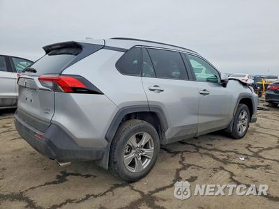 Trzecie zdjęcie samochodu z tyłu: 2025 TOYOTA RAV4 XLE VIN:2T3P1RFV3SC546827 - miniatura