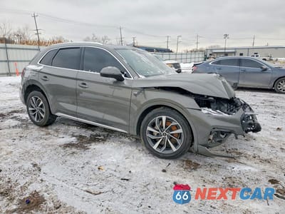 Czwarte zdjęcie samochodu z boku: 2023 AUDI Q5 PREMIUM PLUS 45 VIN:WA1EAAFY8P2119784 - miniatura
