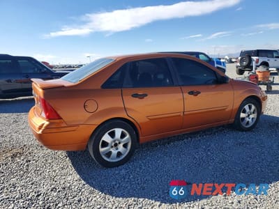 Trzecie zdjęcie samochodu z tyłu: 2002 FORD FOCUS ZTS VIN:1FAFP38302W302237 - miniatura