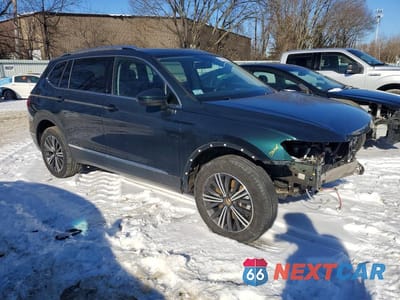 Czwarte zdjęcie samochodu z boku: 2019 VOLKSWAGEN TIGUAN VIN:3VV2B7AX5KM101575 - miniatura
